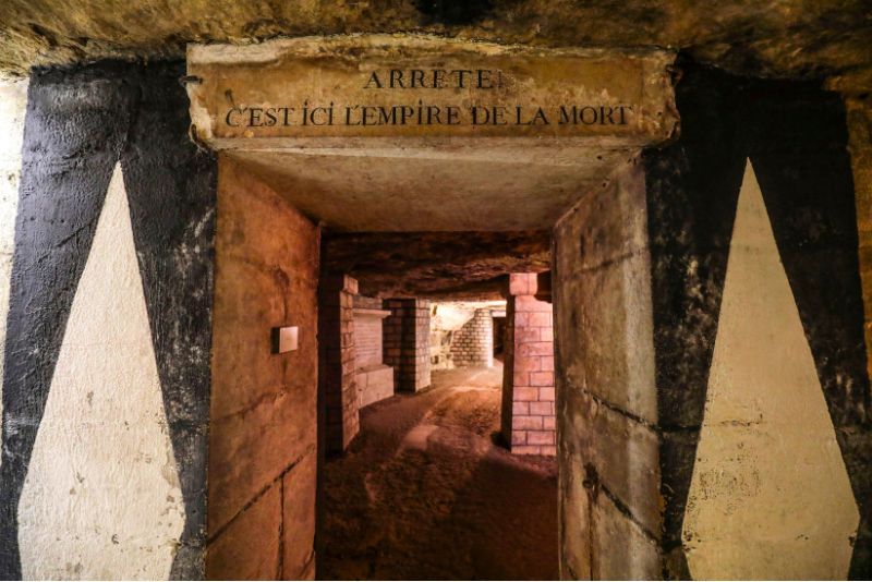 tour of catacombs in paris