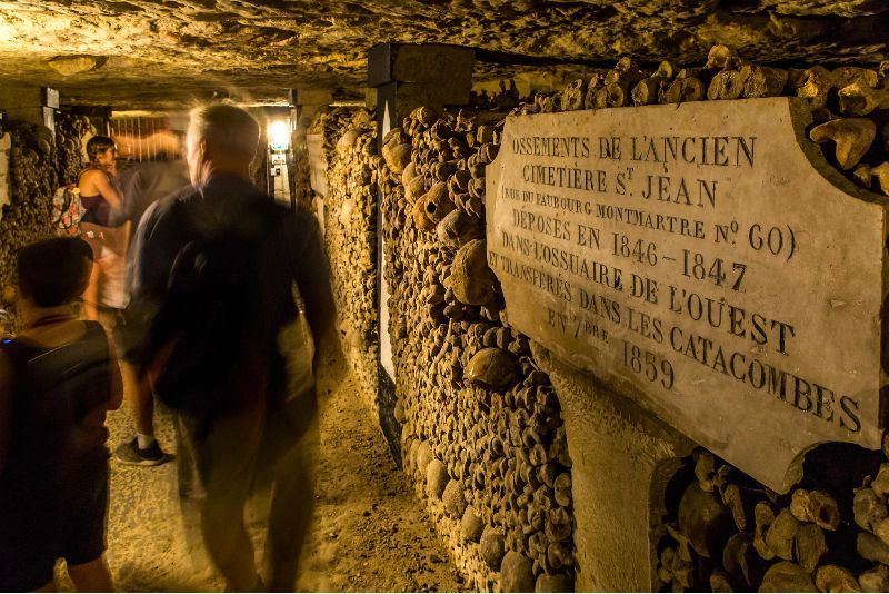 tour of catacombs in paris